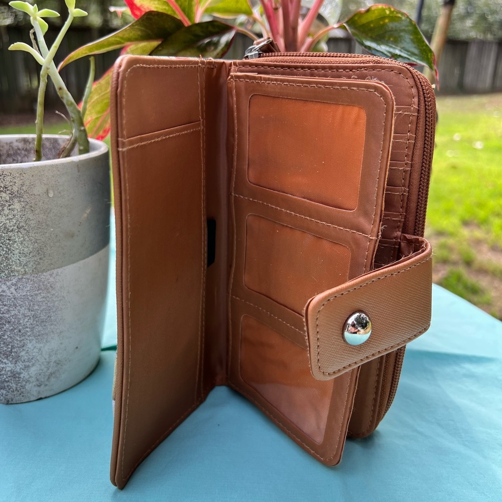 Wallet/wristlet - Picture 3 of 7